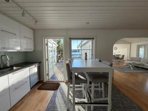 a kitchen with a table and chairs in a room at Privat strandvilla i vackra Geta in Geta