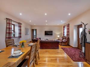a living room with a table and a couch at 2 Bed in Bishop Auckland oc-94321 in Wolsingham