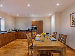a dining room with a wooden table and a kitchen at 2 Bed in Bishop Auckland oc-94321 in Wolsingham