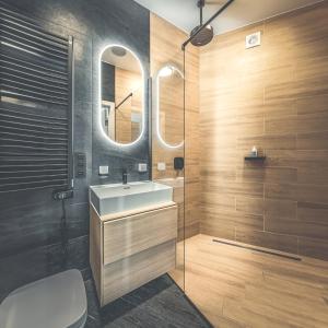 a bathroom with a sink and a mirror at Beautiful Tinyhouse near the Beach in Lapmežciems