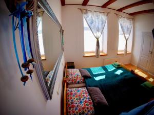 a small bedroom with a bed and a mirror at Siedlisko Szwałk in Szwalk