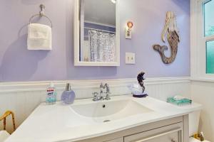 a white sink in a bathroom with purple walls at Eagle Harbor House World Cup Availability in Winslow +27 photos