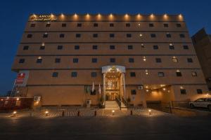 a large building with lights on top of it at أمكو للشقق المخدومة in Jeddah