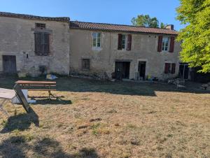 an old building with a bench in front of it at Au soleil in Virac