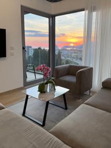 a living room with a couch and a table with flowers on it at JoHa Stay in Bar