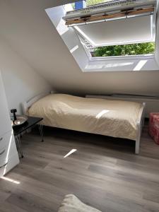 a small bedroom with a bed and a window at Gemütlichkeit im Grünen in Warendorf