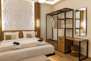 a bedroom with a large bed and a mirror at Charma Urban Living in Bendevís