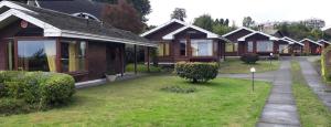 a row of cottages in a row at Cabañas Lago Sur in Puerto Varas