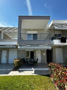 a large house with a balcony and a patio at Danai Apartment with pool Access in Ofrínion