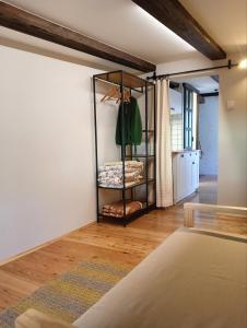 a living room with a shelf in the corner at Craft Corner Apartment Namysłów - Rynek in Namysłów
