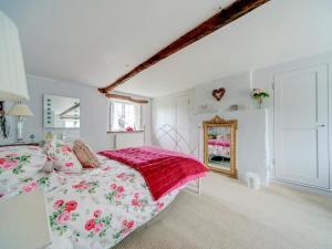 a bedroom with a bed and a mirror at 4 Bed in Corfe Castle oc-ic126 in Corfe Castle