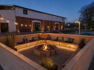 a fire pit in the middle of a patio at By The Way - domki nad morzem in Paprotno