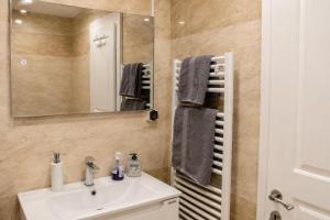 a bathroom with a sink and a mirror at Apartament Deluxe Bistrita in Bistriţa +12 photos