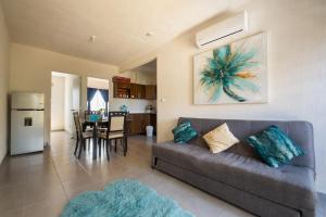a living room with a couch and a dining room at Escape Turquesa in Los Algodones