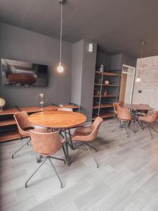 a dining room with a wooden table and chairs at Marias Apartment Parque Mateo in El Rodeo
