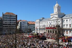 a large crowd of people watching a parade in a city at Apartamento Leal Ferrol in Ferrol