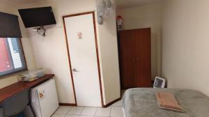 a small room with a kitchen with a door at Homerent in Chillán