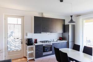 a kitchen with a table and a stove top oven at Casa Giordana in Torri del Benaco