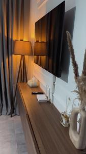 a living room with a tv on top of a dresser at Grand Studio Cosy in Cocody