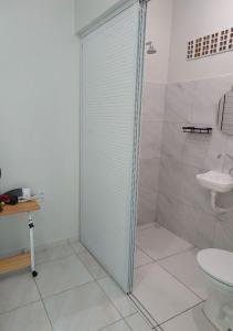 a bathroom with a shower with a toilet and a sink at Seis Quarto Hospedaria - Suíte Com Ar ou Ventilador - Self Checkin - Centro in Juazeiro do Norte