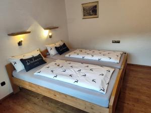 two beds in a room with birds on the sheets at Haus Wimbachtal in Ramsau
