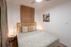 a bedroom with a bed and a table with a lamp at Baélia Casa Serena in San Rafael