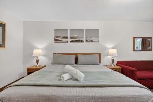 a bedroom with a bed with two pillows on it at Eagle Motel Suite 107 in Manitou Springs