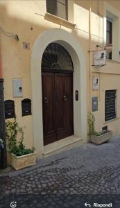 a building with a wooden door on the side of it at Il Viandante in Catanzaro