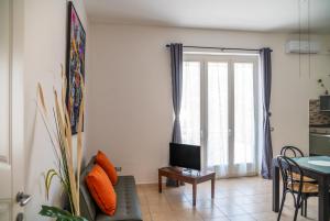 a living room with a couch and a table and a window at Cilento Reset in Sapri