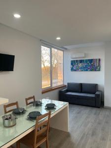 a living room with a table and a couch at Fátima Serenity Apartments in Fátima