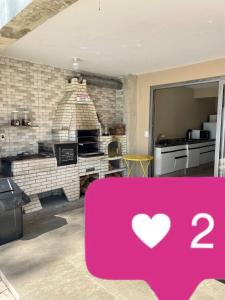 a pink sign with a heart on it in a kitchen at Estância 7 praias in São Paulo