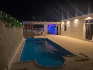 Bazen u objektu Chaletpiscina ili u blizini Još 18 fotografija