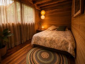 a bedroom with a bed in a wooden cabin at Beehouse Arví Cabaña in Guarne