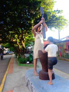 a statue of a woman holding a baseball bat at Pampa & Selva in Rurrenabaque