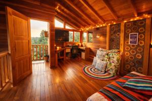 a bedroom with a desk and a bed in a cabin at Beehouse Arví Cabaña in Guarne