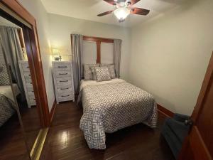 a bedroom with a bed and a ceiling fan at Inviting 3 Bedroom Home in Norton