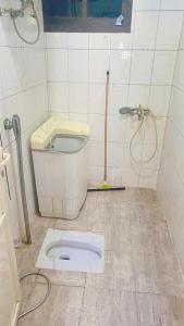 a bathroom with a toilet and a shower in it at شقق مفروشة العزيزية in Hail