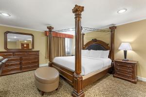 a bedroom with a canopy bed and a mirror at Best Western Plus Wooster Hotel & Conference Center in Wooster +43 photos