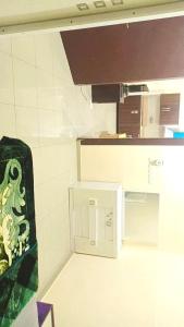 a small white kitchen with a counter and a table at شقق مفروشة العزيزية in Hail