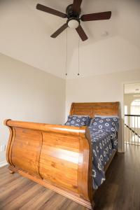 a bed in a room with a ceiling fan at Pet friendly Spacious 4 Bedroom home with large, fenced backyard, located to DFW airport, restaurants and shops in Irving