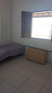 a room with a bed and a window at Casa de praia Morro Branco in Beberibe