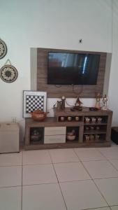 a living room with a flat screen tv on the wall at Casa de praia Morro Branco in Beberibe