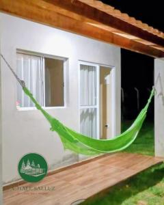 a hammock hanging outside of a house at Quarto- WiFi Rápido, Netflix e Cozinha Equipada in Capela do Alto