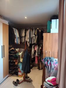 a walk in closet with a lot of clothes at Casa branca in Aracaju