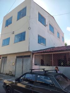 a black car parked in front of a building at Casa branca in Aracaju