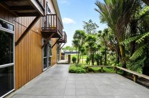 a walkway leading to a building with palm trees at Cube Lite Apartments in Hamilton