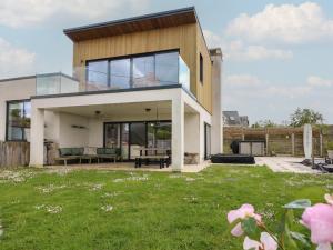 a house with glass doors and a yard at Aquanaut in Cowes