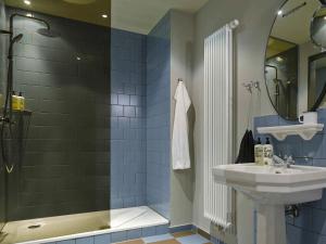 a bathroom with a sink and a shower at 25hours Hotel Altes Hafenamt in Hamburg