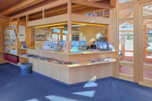 a book store with a lot of books on display at Hotel Meielisalp in Leissigen