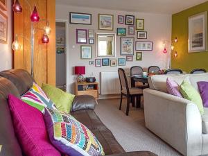 a living room with a couch and a table at Dihangfa Wylau in Tywyn